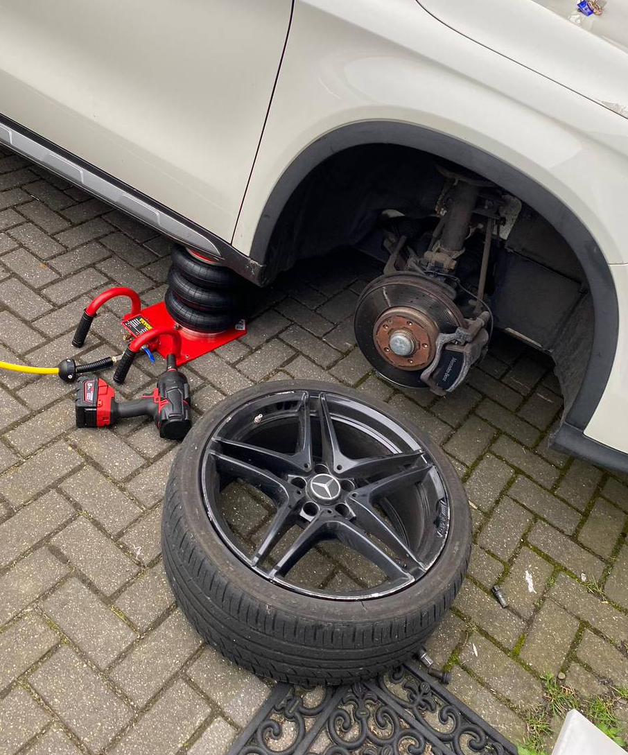 Emergency Tyre Replacement Company Near Me